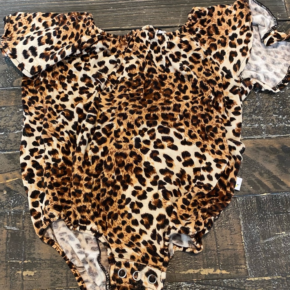 Goosebumps cheetah onesie 6-12 months